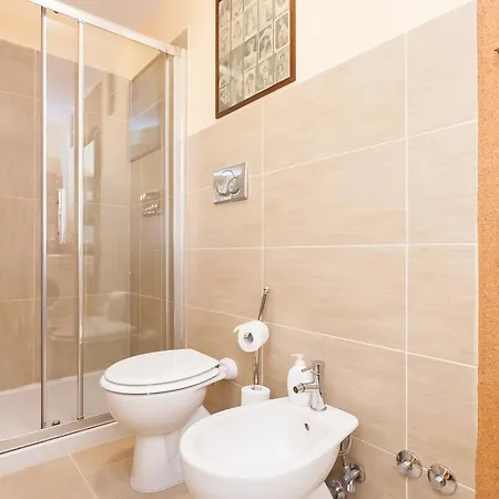 Domus Monti Apartment Rome